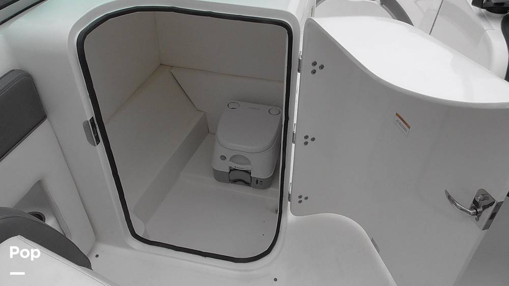 Slide: The Image of Sea Ray Sundeck 240 2011 - 15453241