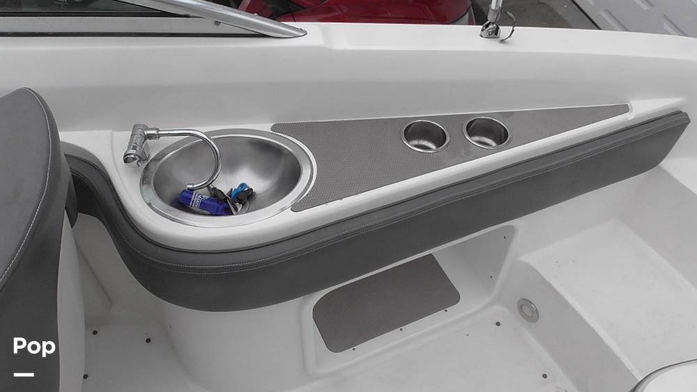 Slide: The Image of Sea Ray Sundeck 240 2011 - 15453251