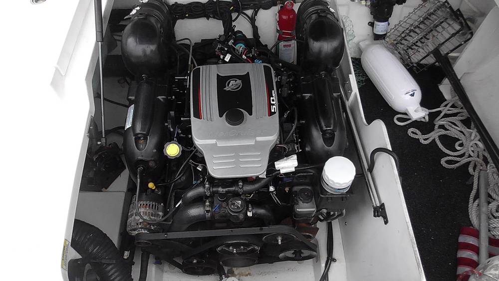 Slide: The Image of Sea Ray Sundeck 240 2011 - 15453256