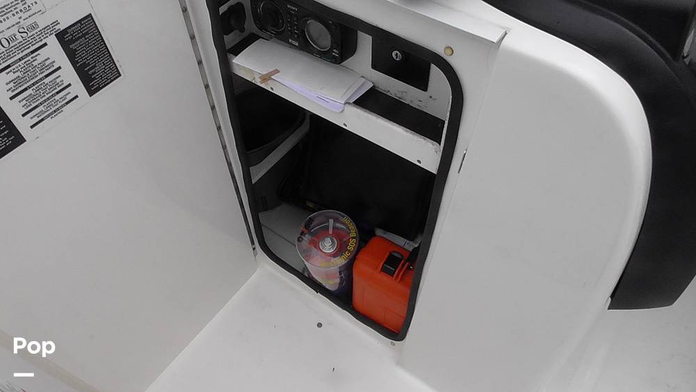 Slide: The Image of Sea Ray Sundeck 240 2011 - 15453266