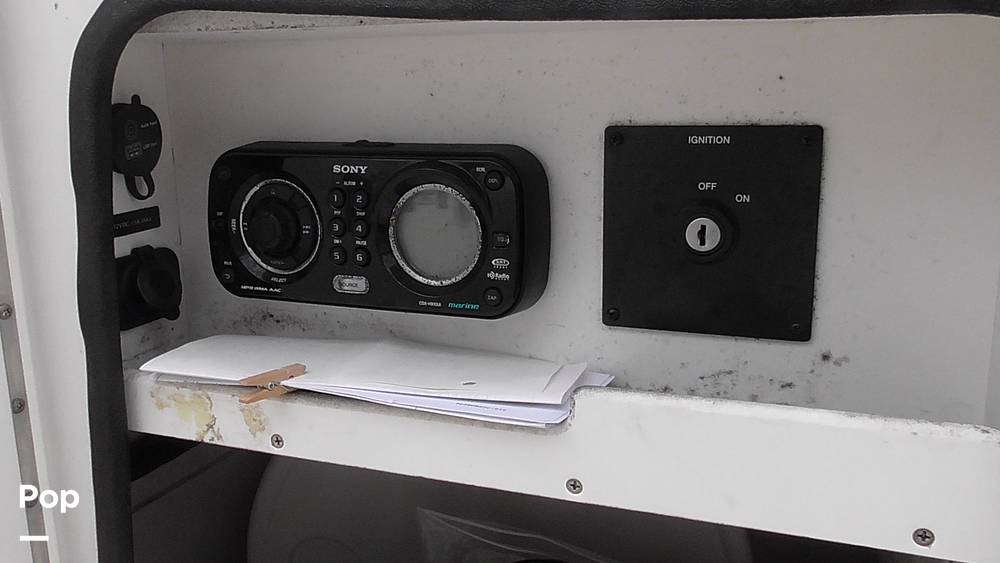 Slide: The Image of Sea Ray Sundeck 240 2011 - 15453267