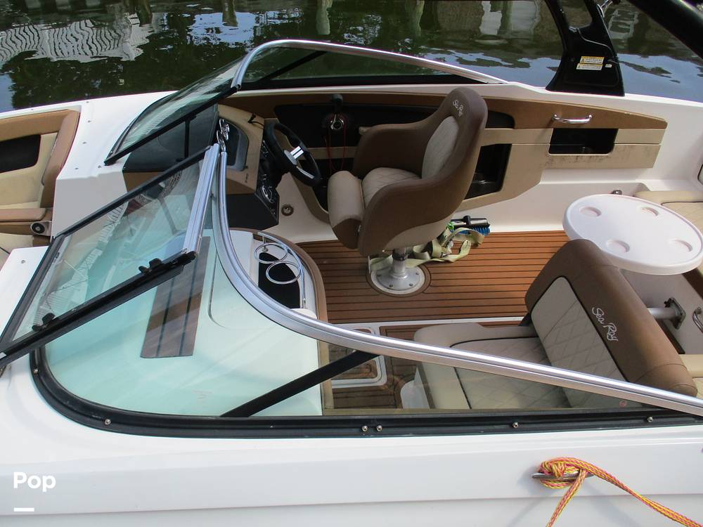 Slide: The Image of Sea Ray Sundeck 240 2014 - 15704125