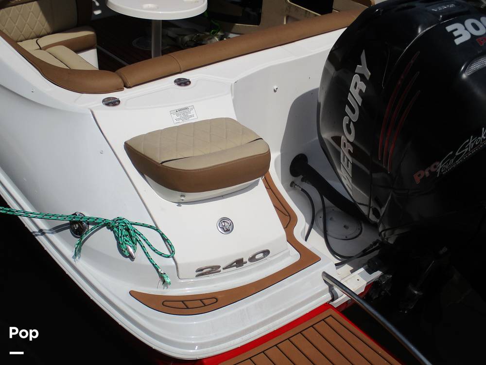 Slide: The Image of Sea Ray Sundeck 240 2014 - 15704132