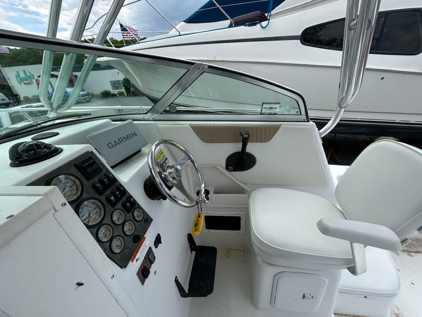 Slide: The Image of Seaswirl 2301 Walkaround I/O 2005 - 5313615