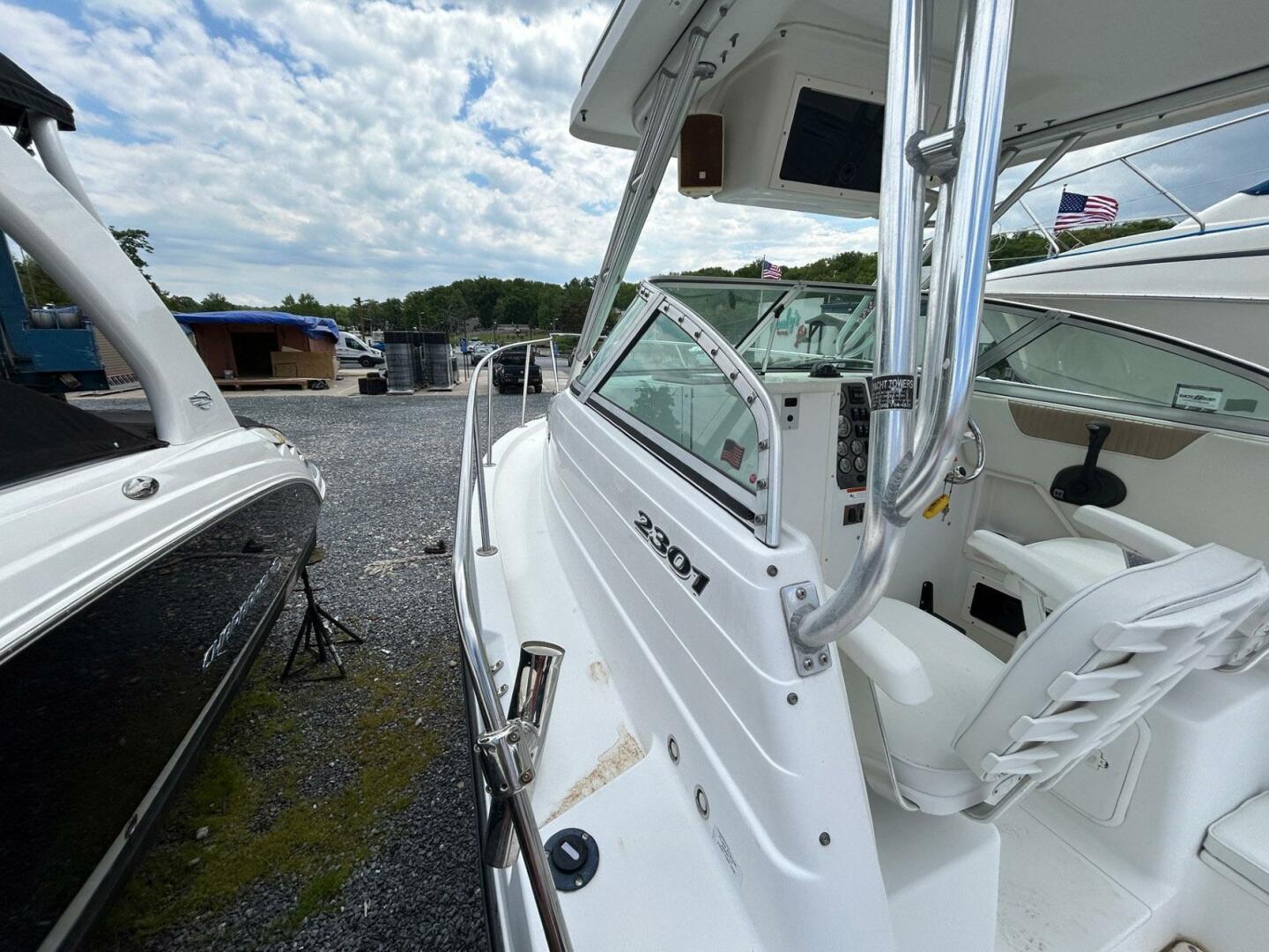 Slide: The Image of Seaswirl 2301 Walkaround I/O 2005 - 5313619