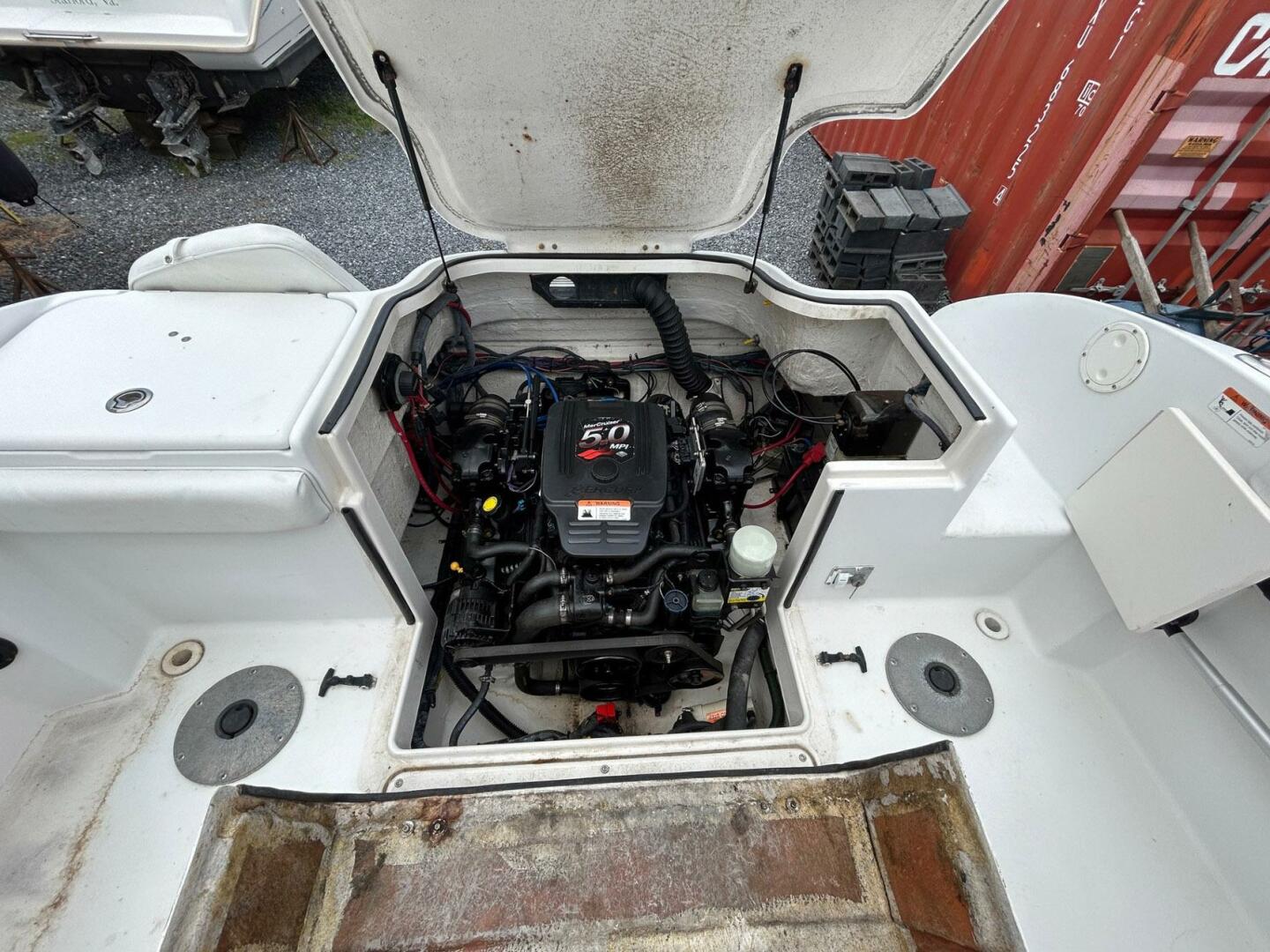 Slide: The Image of Seaswirl 2301 Walkaround I/O 2005 - 5313623