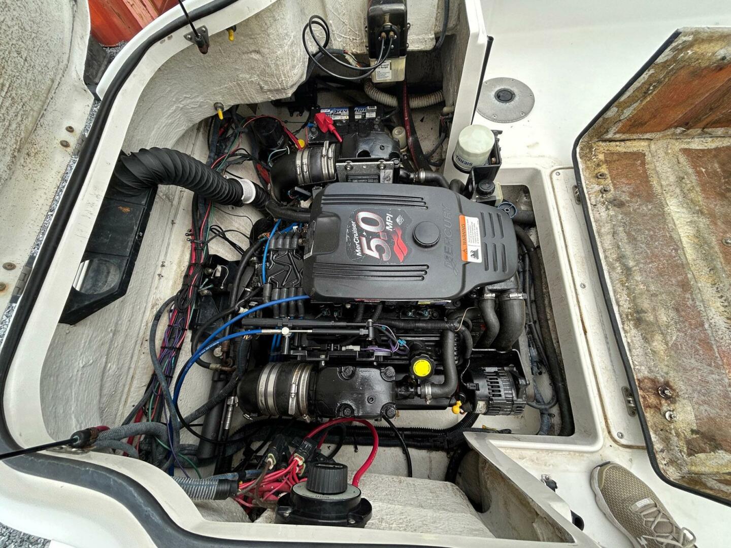 Slide: The Image of Seaswirl 2301 Walkaround I/O 2005 - 5313625