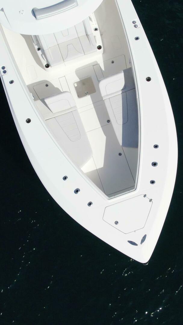 Slide: The Image of SeaVee 390z Center Console 2022 - 4260006
