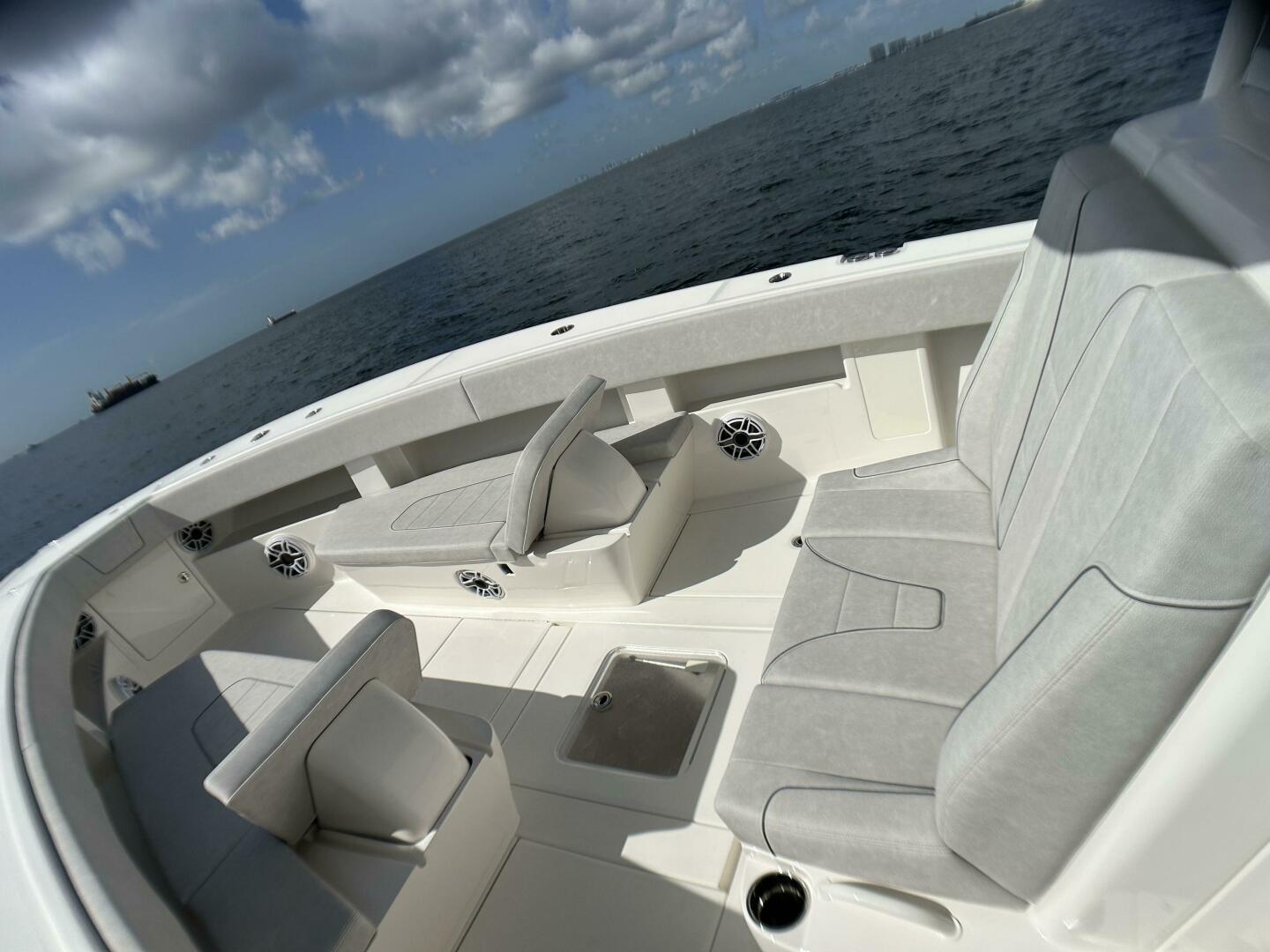 Slide: The Image of SeaVee 390z Center Console 2022 - 4260007