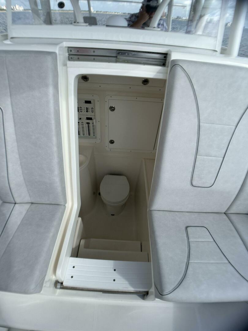 Slide: The Image of SeaVee 390z Center Console 2022 - 4260010