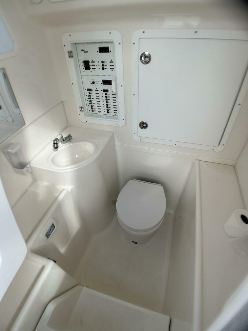 Slide: The Image of SeaVee 390z Center Console 2022 - 4260011
