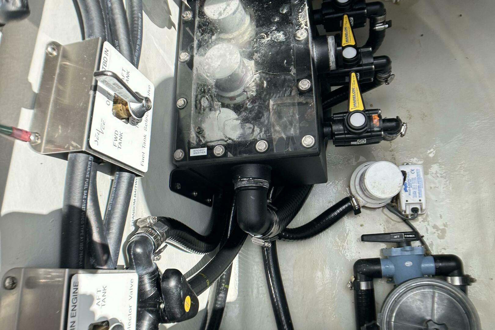 Slide: The Image of SeaVee 390z Center Console 2022 - 4260017