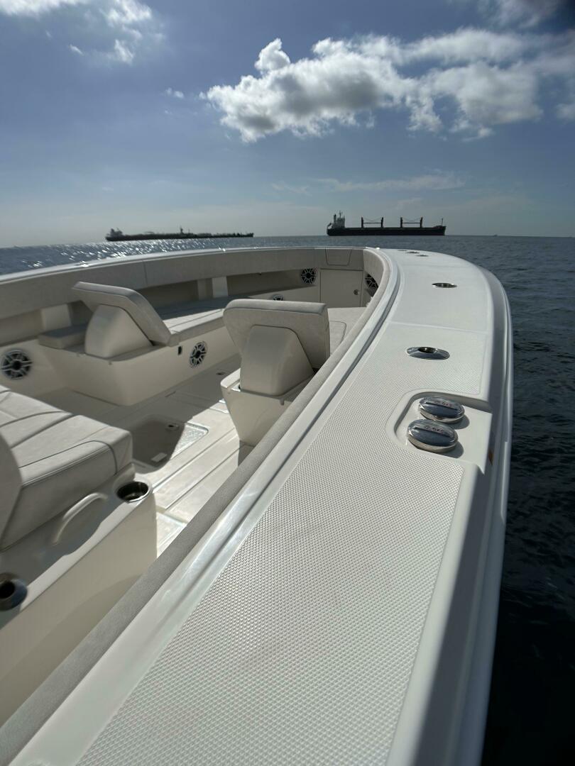 Slide: The Image of SeaVee 390z Center Console 2022 - 4260022
