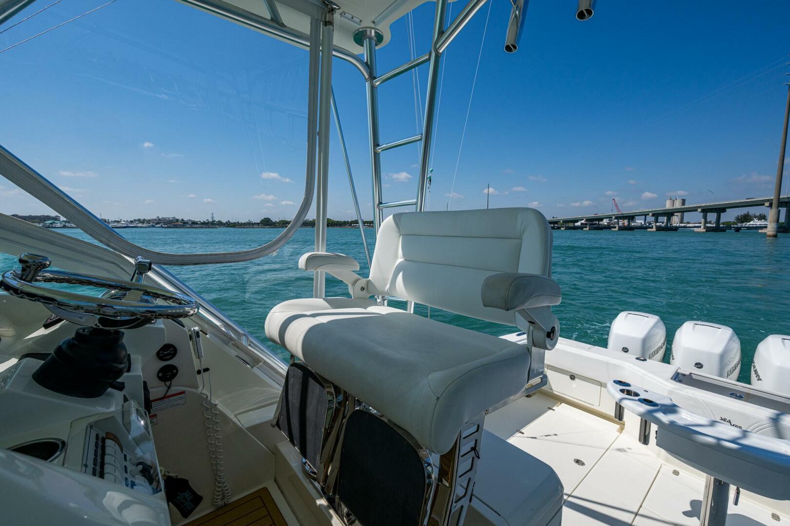 Slide: The Image of SeaVee 43 Express 2012 - 5167463