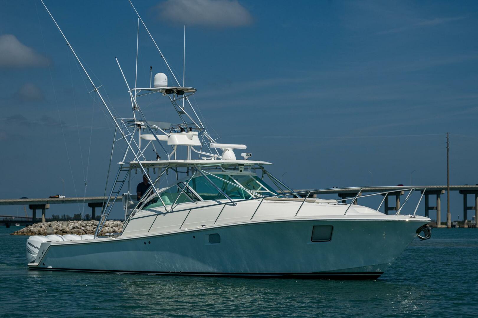 Slide: The Image of SeaVee 43 Express 2012 - 5167470