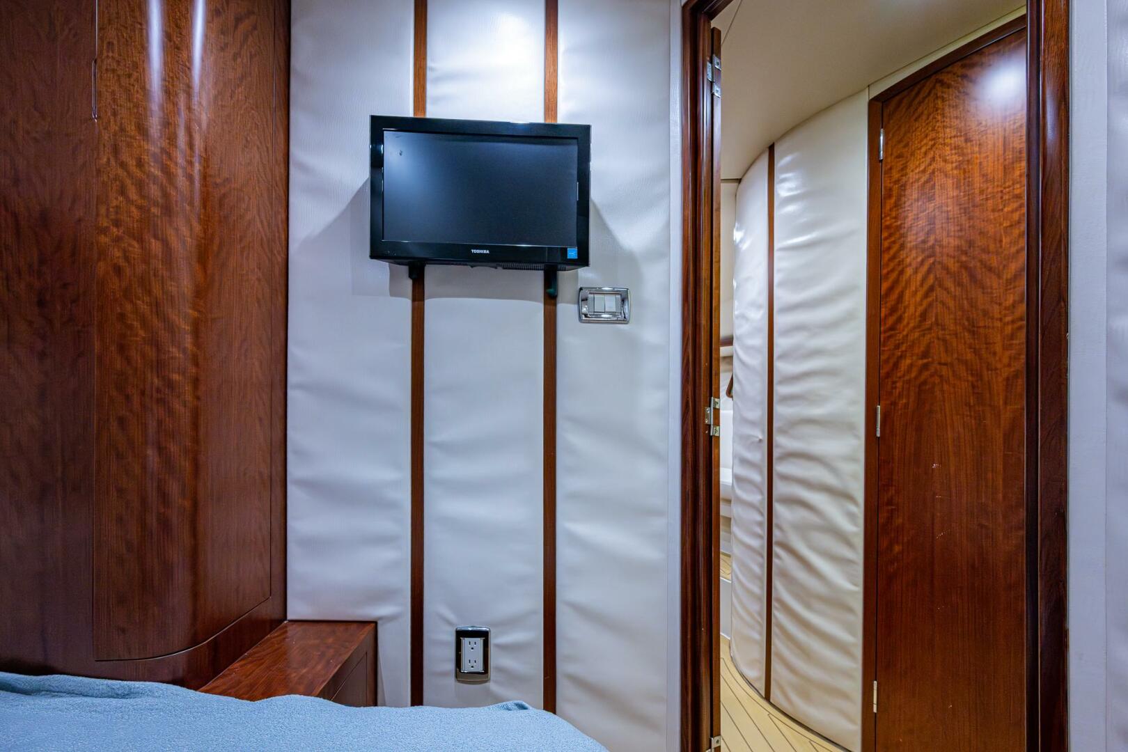 Slide: The Image of SeaVee 43 Express 2012 - 5167502