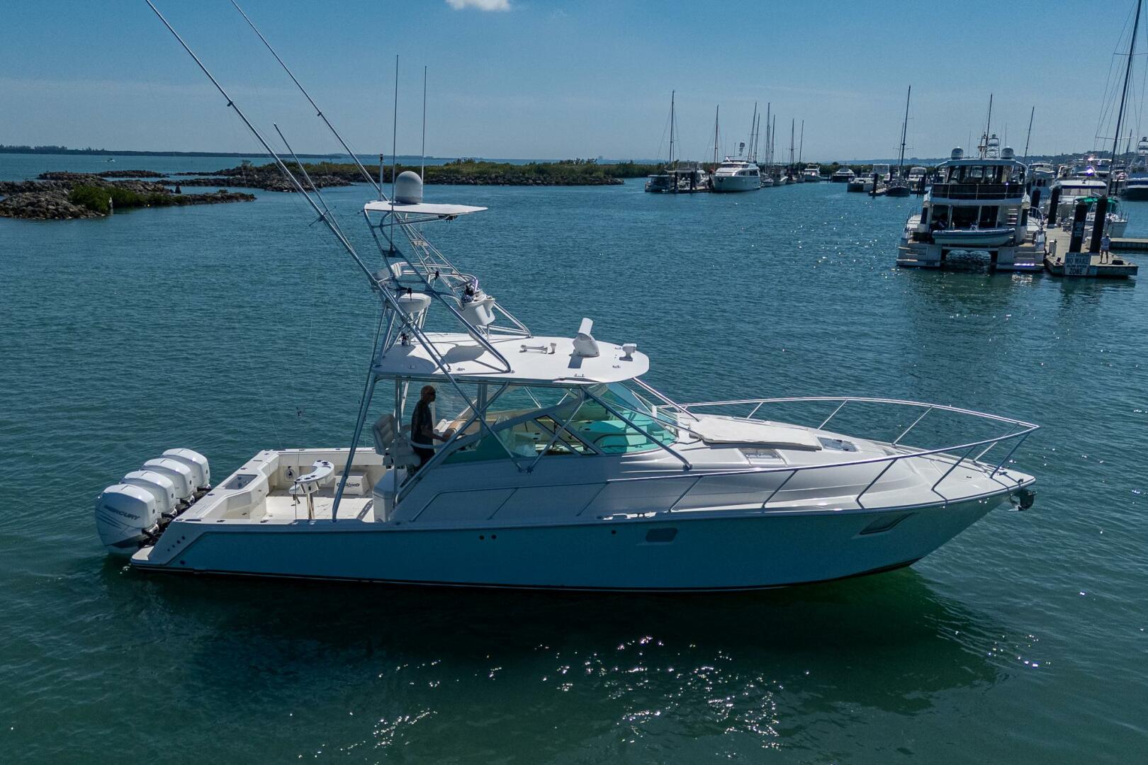 Slide: The Image of SeaVee 43 Express 2012 - 5167510