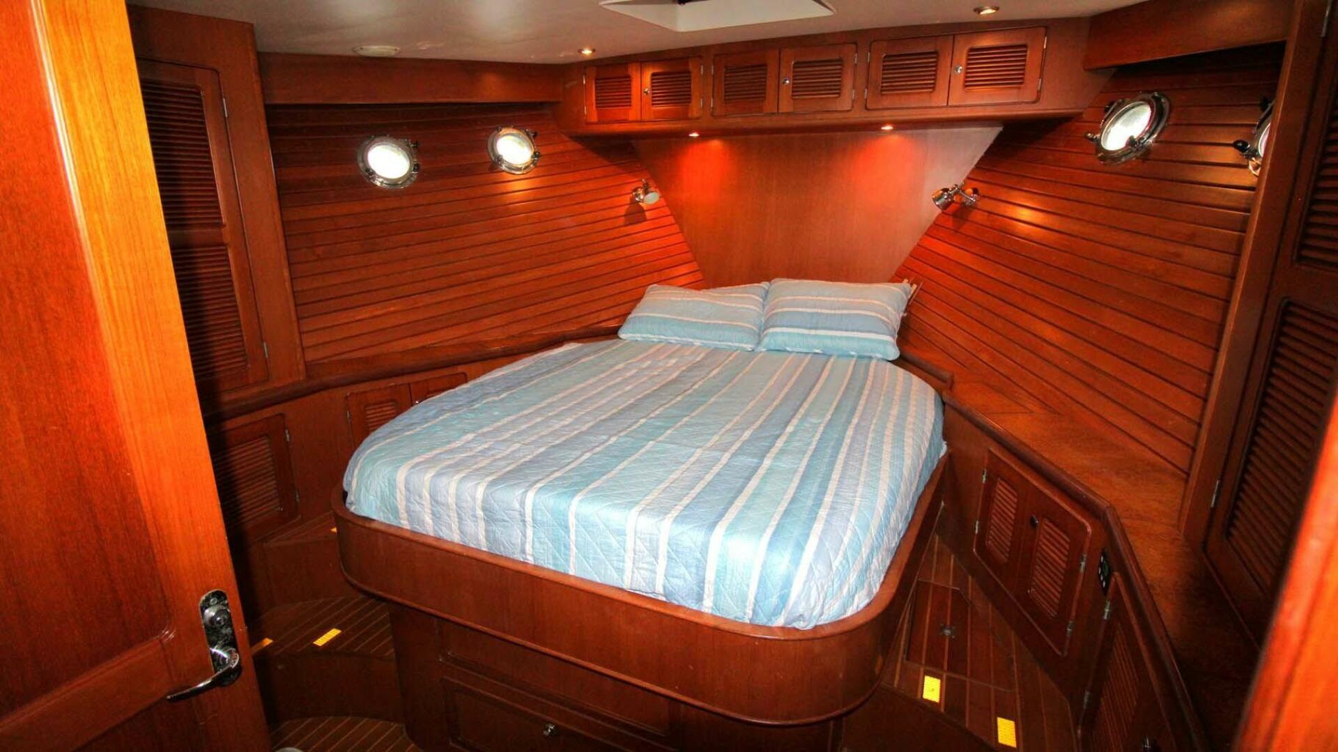 Slide: The Image of Selene 53 Pilothouse 2001 - 4628432