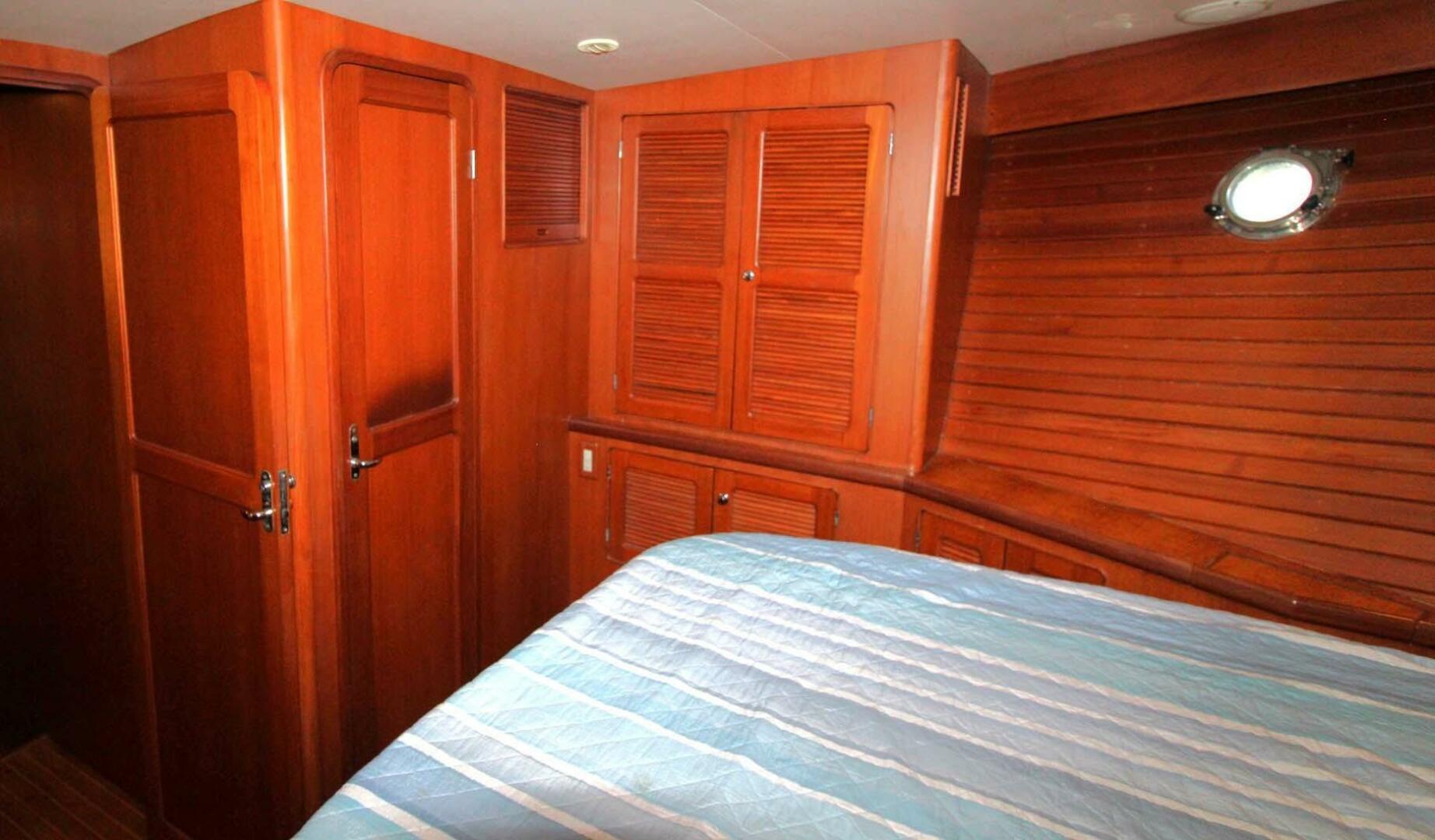 Slide: The Image of Selene 53 Pilothouse 2001 - 4628433