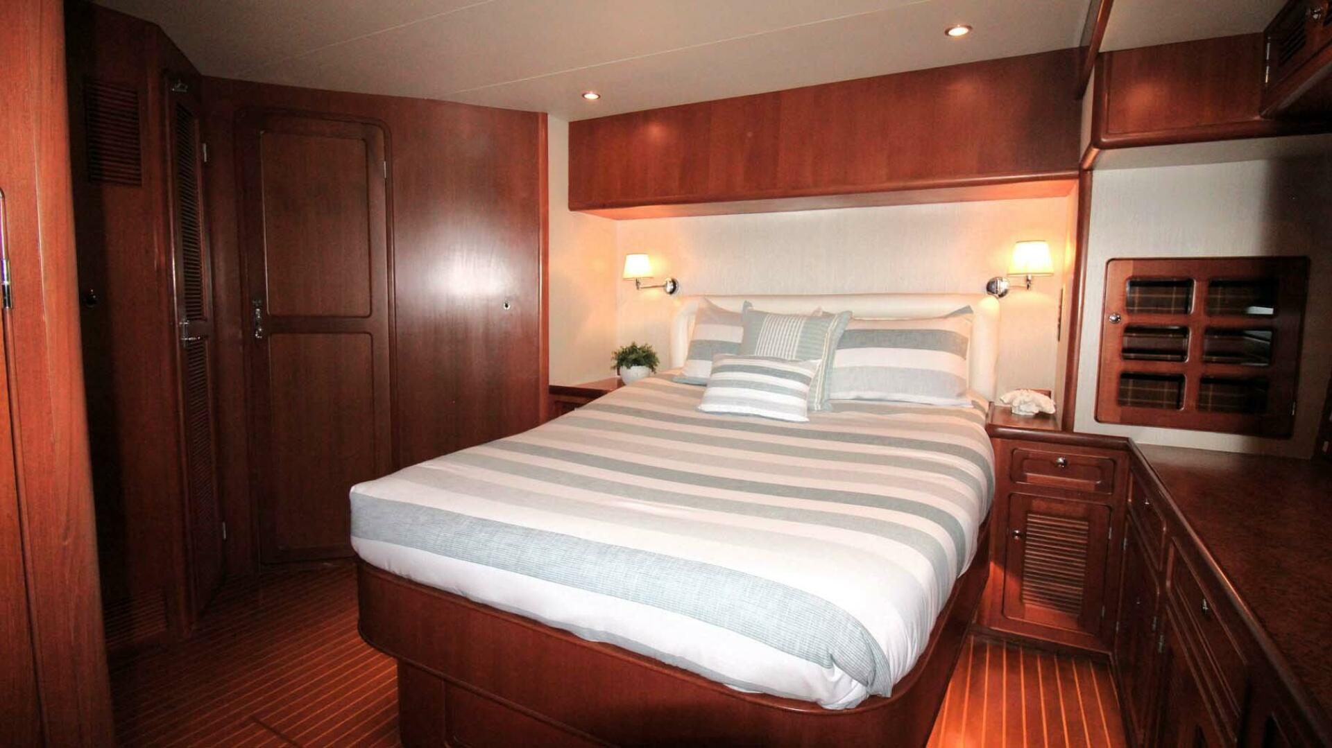 Slide: The Image of Selene 53 Pilothouse 2001 - 4628436
