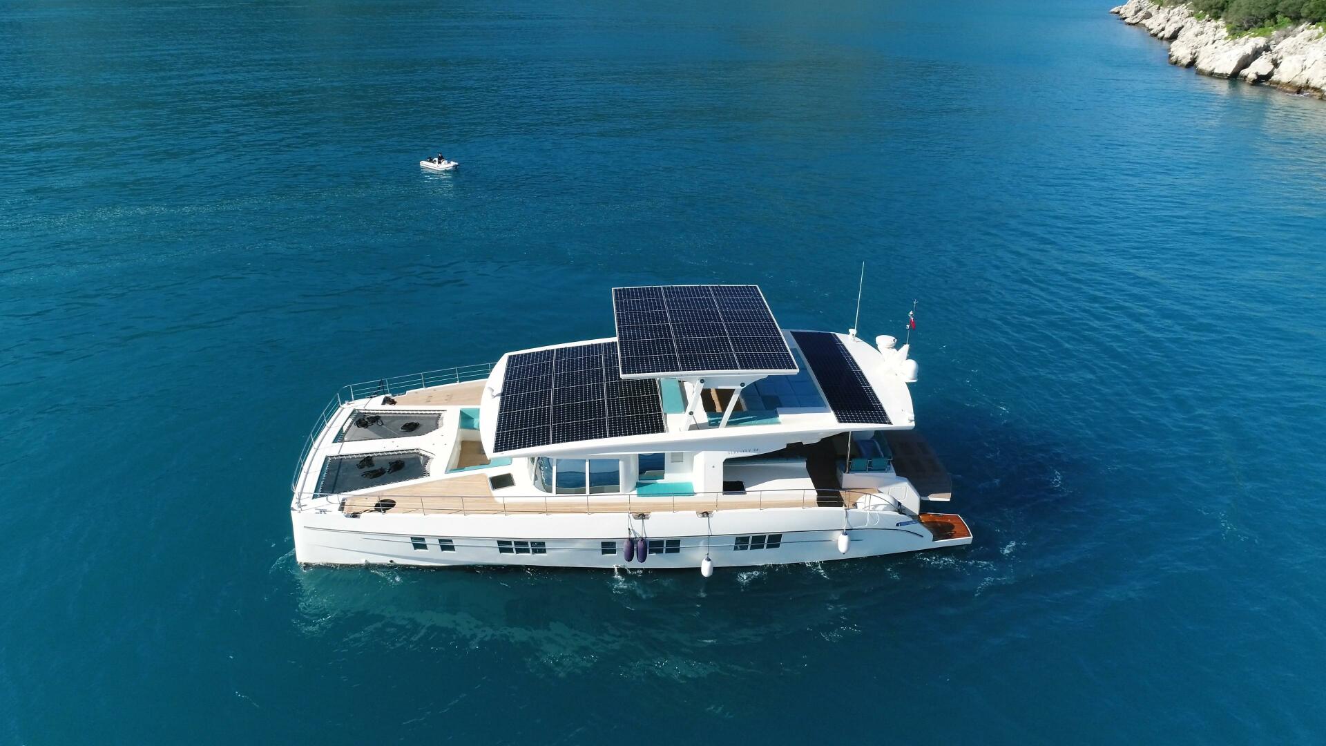 Slide: The Image of Serenity 64 Electric Hybrid 2019 - 4355136
