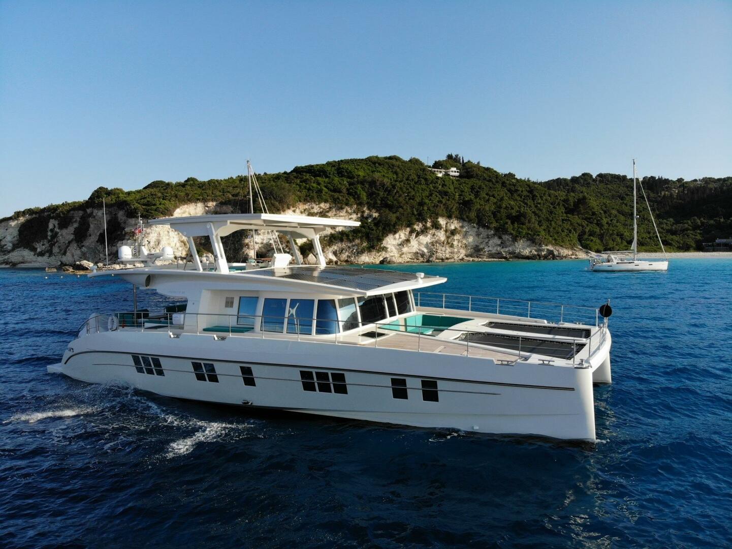 Slide: The Image of Serenity 64 Electric Hybrid 2019 - 4355137