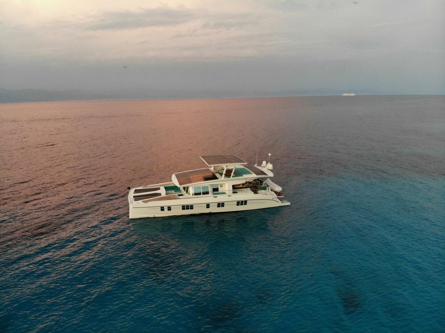 Slide: The Image of Serenity 64 Electric Hybrid 2019 - 4355293
