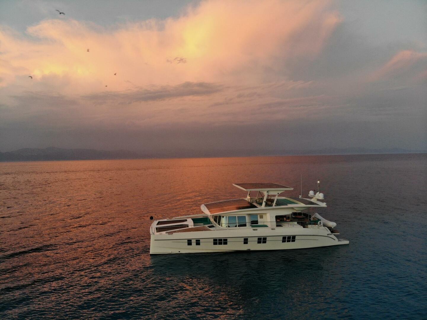Slide: The Image of Serenity 64 Electric Hybrid 2019 - 4355294