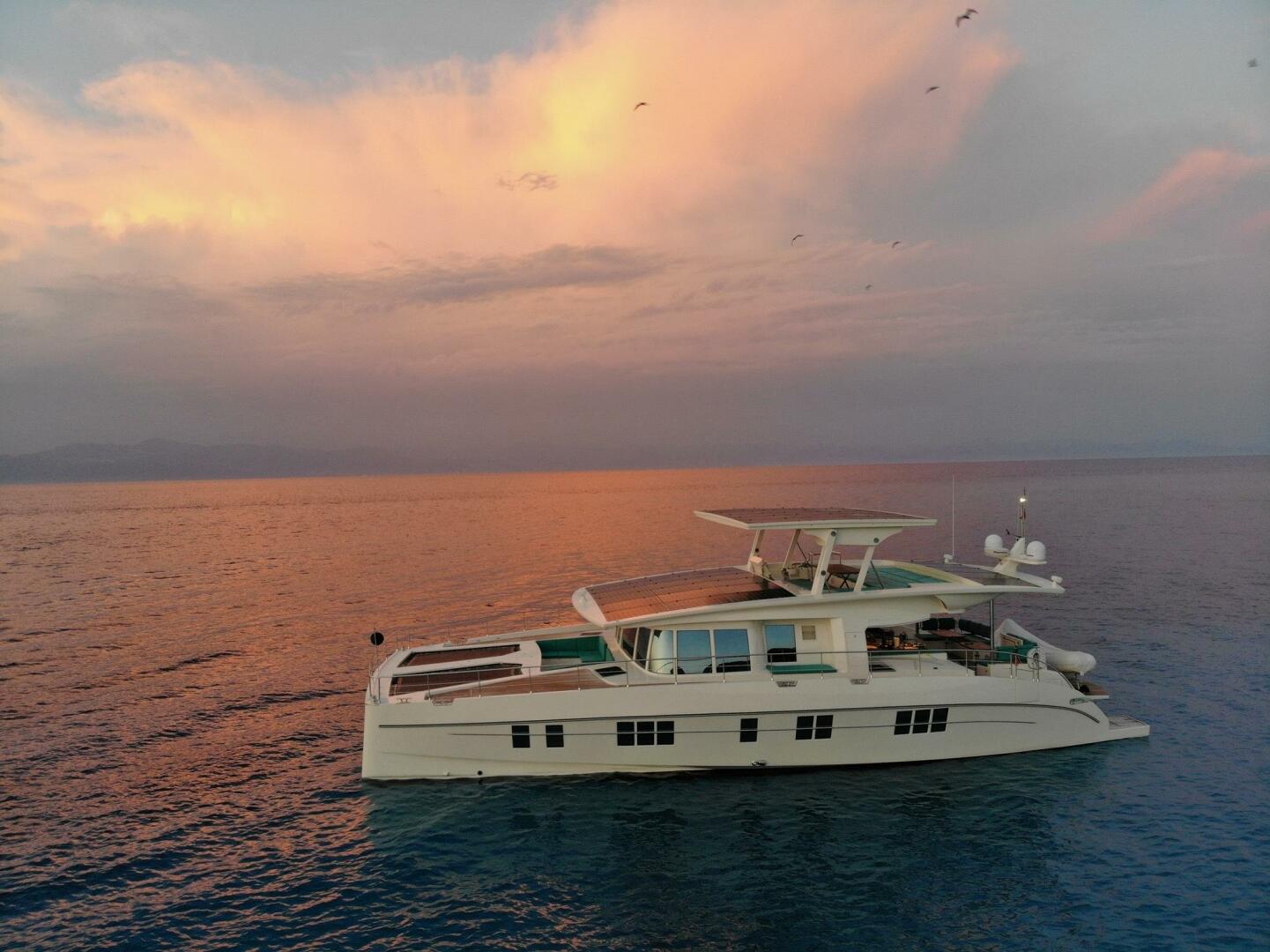 Slide: The Image of Serenity 64 Electric Hybrid 2019 - 4355296