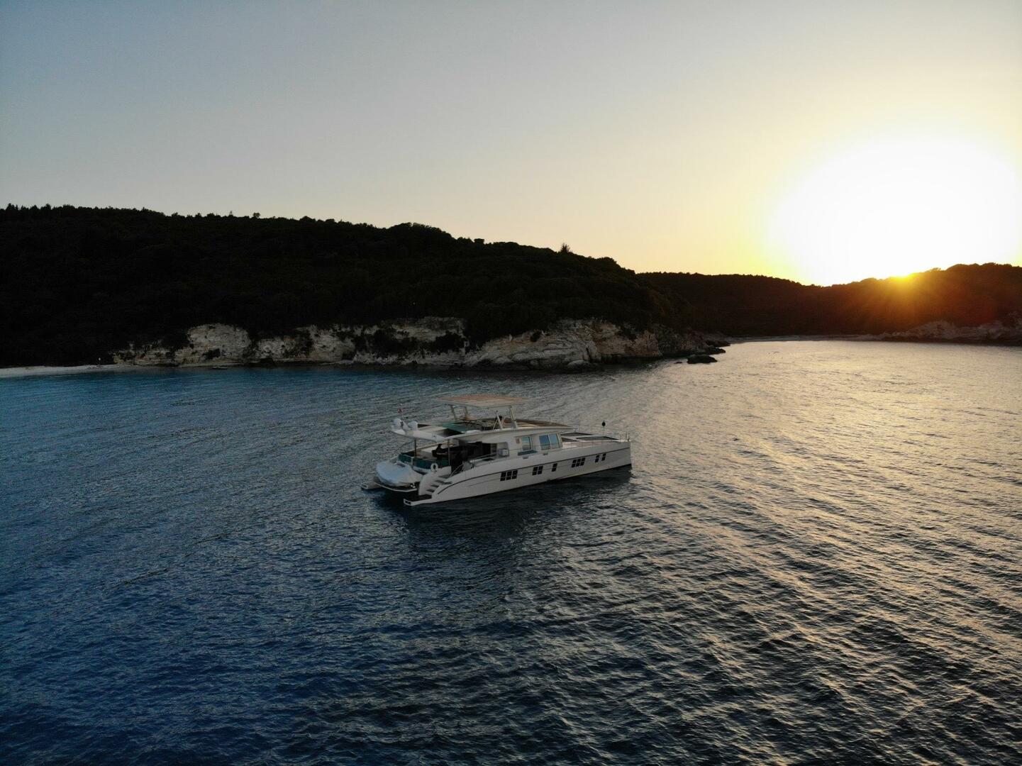 Slide: The Image of Serenity 64 Electric Hybrid 2019 - 4355297