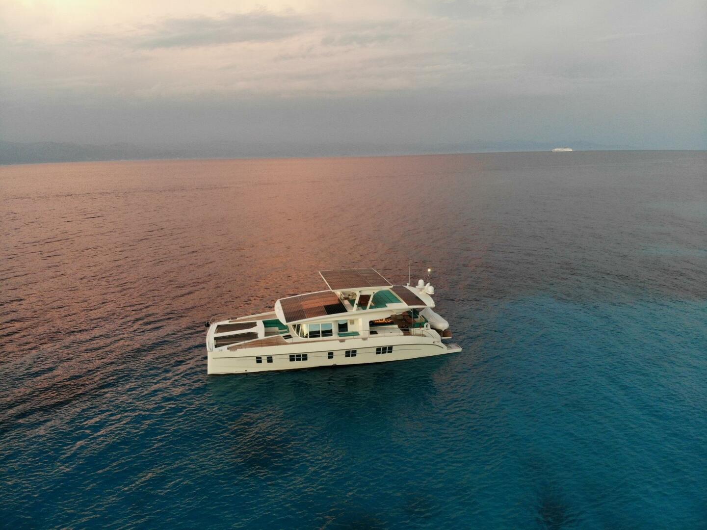 Slide: The Image of Serenity 64 Electric Hybrid 2019 - 4355300