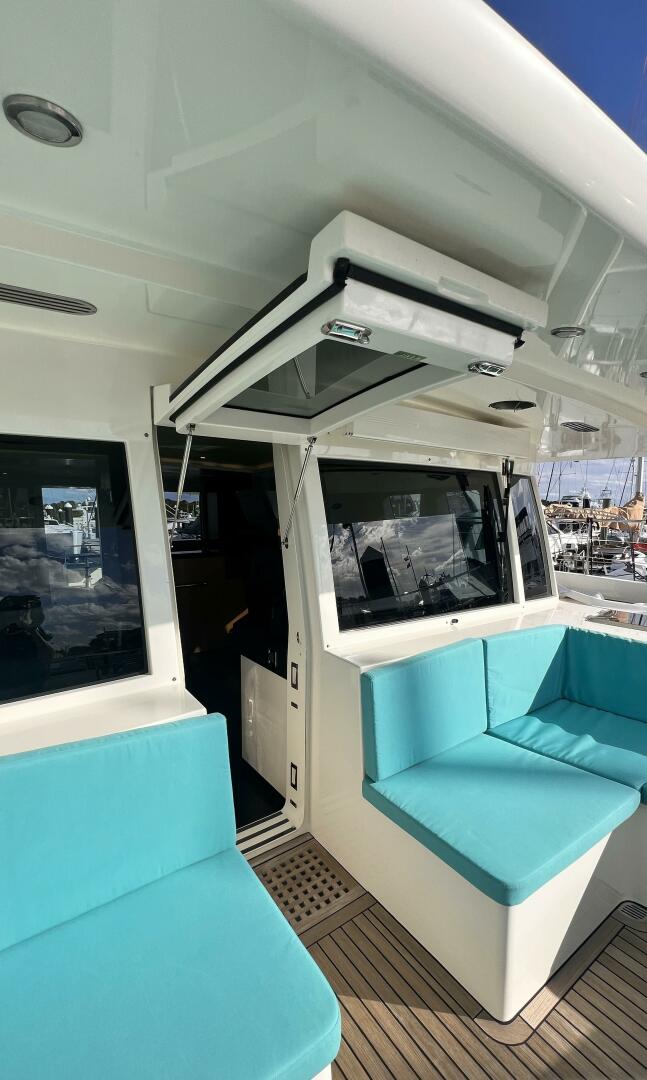 Slide: The Image of Serenity 64 Electric Hybrid 2019 - 4355164