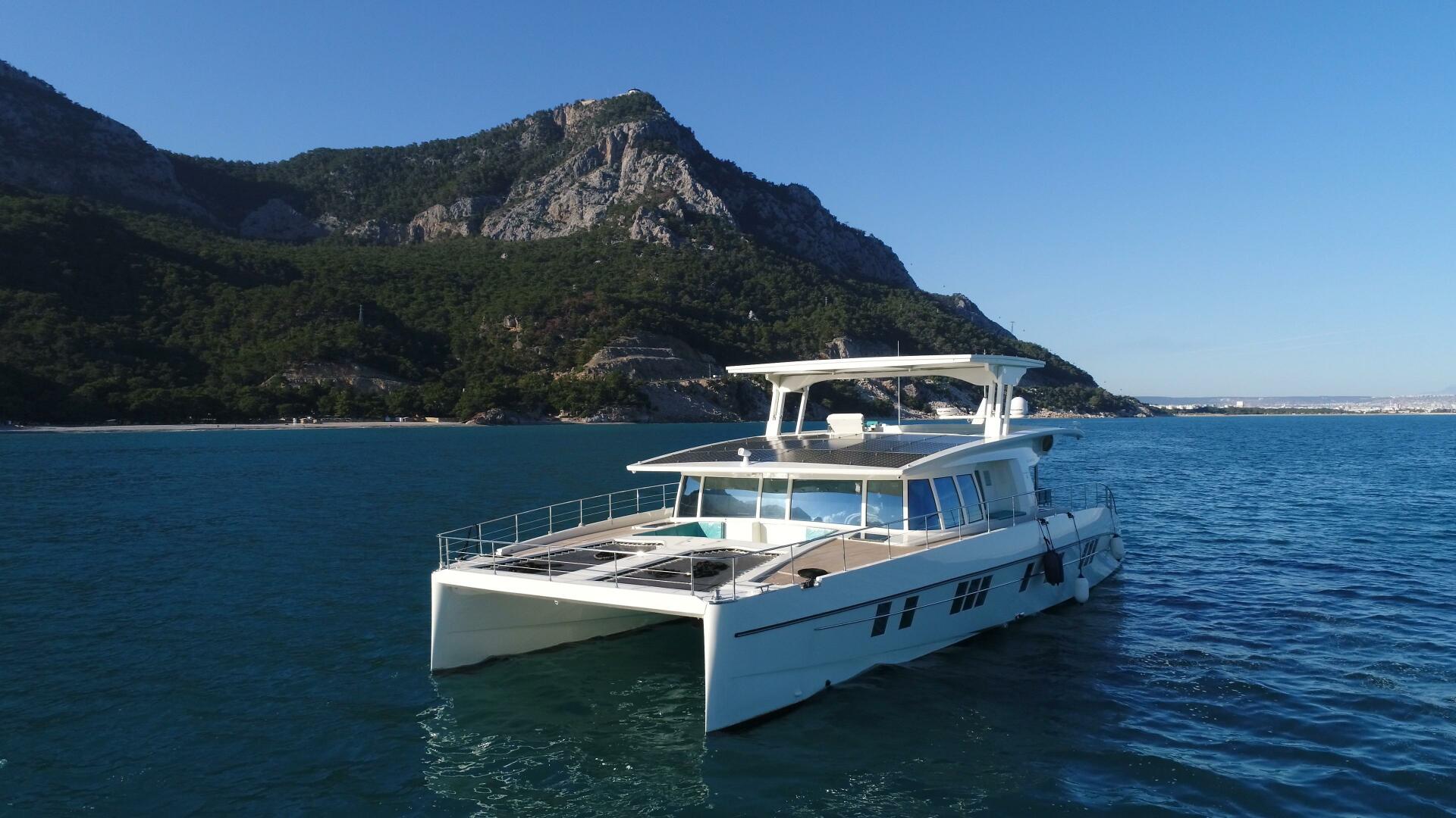 Slide: The Image of Serenity 64 Electric Hybrid 2019 - 4355139
