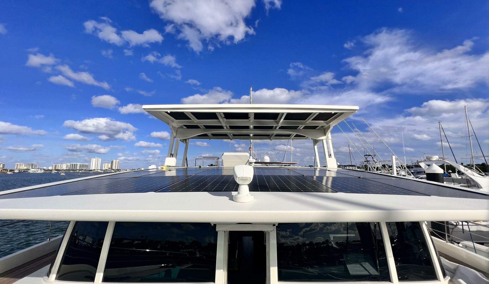 Slide: The Image of Serenity 64 Electric Hybrid 2019 - 4355180