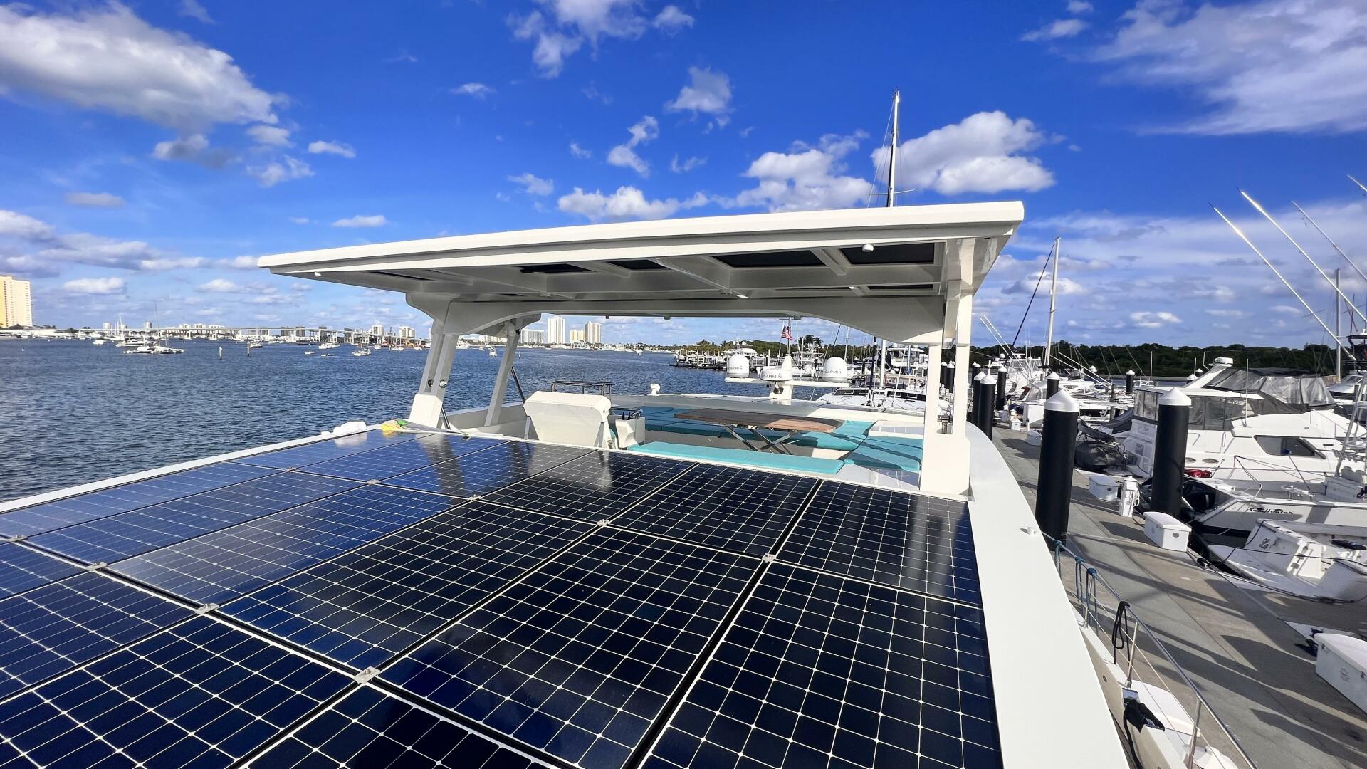 Slide: The Image of Serenity 64 Electric Hybrid 2019 - 4355201