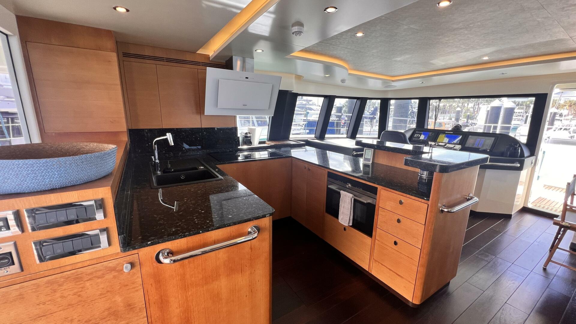 Slide: The Image of Serenity 64 Electric Hybrid 2019 - 4355212