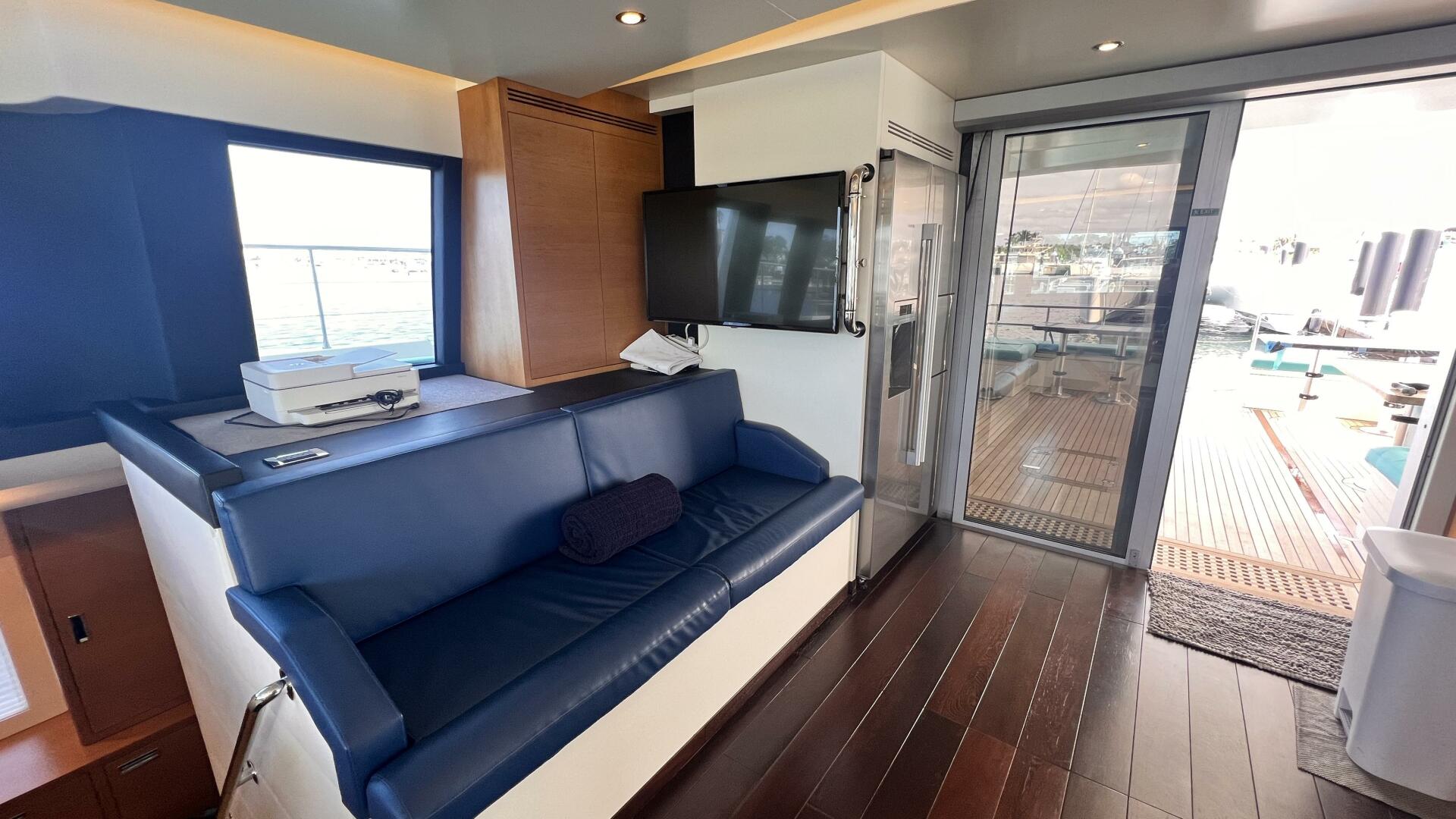 Slide: The Image of Serenity 64 Electric Hybrid 2019 - 4355231