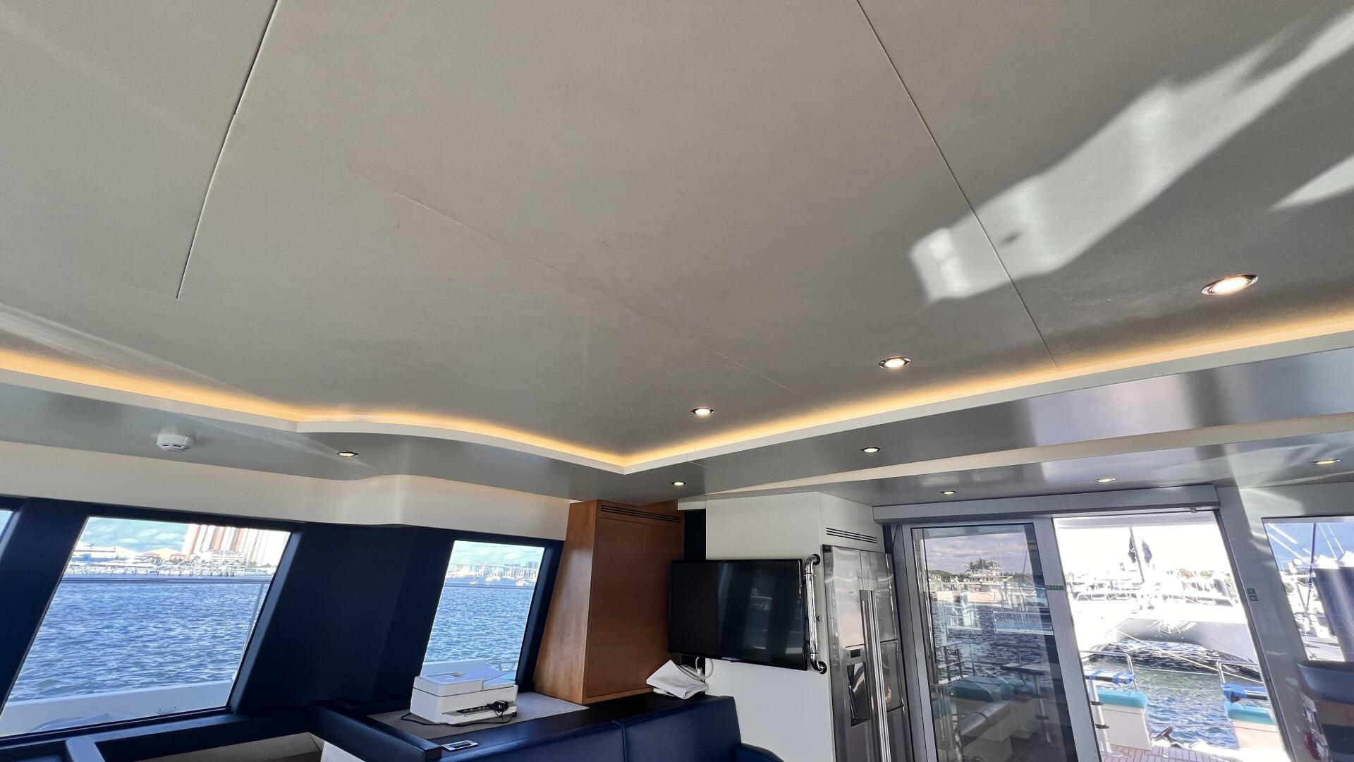 Slide: The Image of Serenity 64 Electric Hybrid 2019 - 4355241