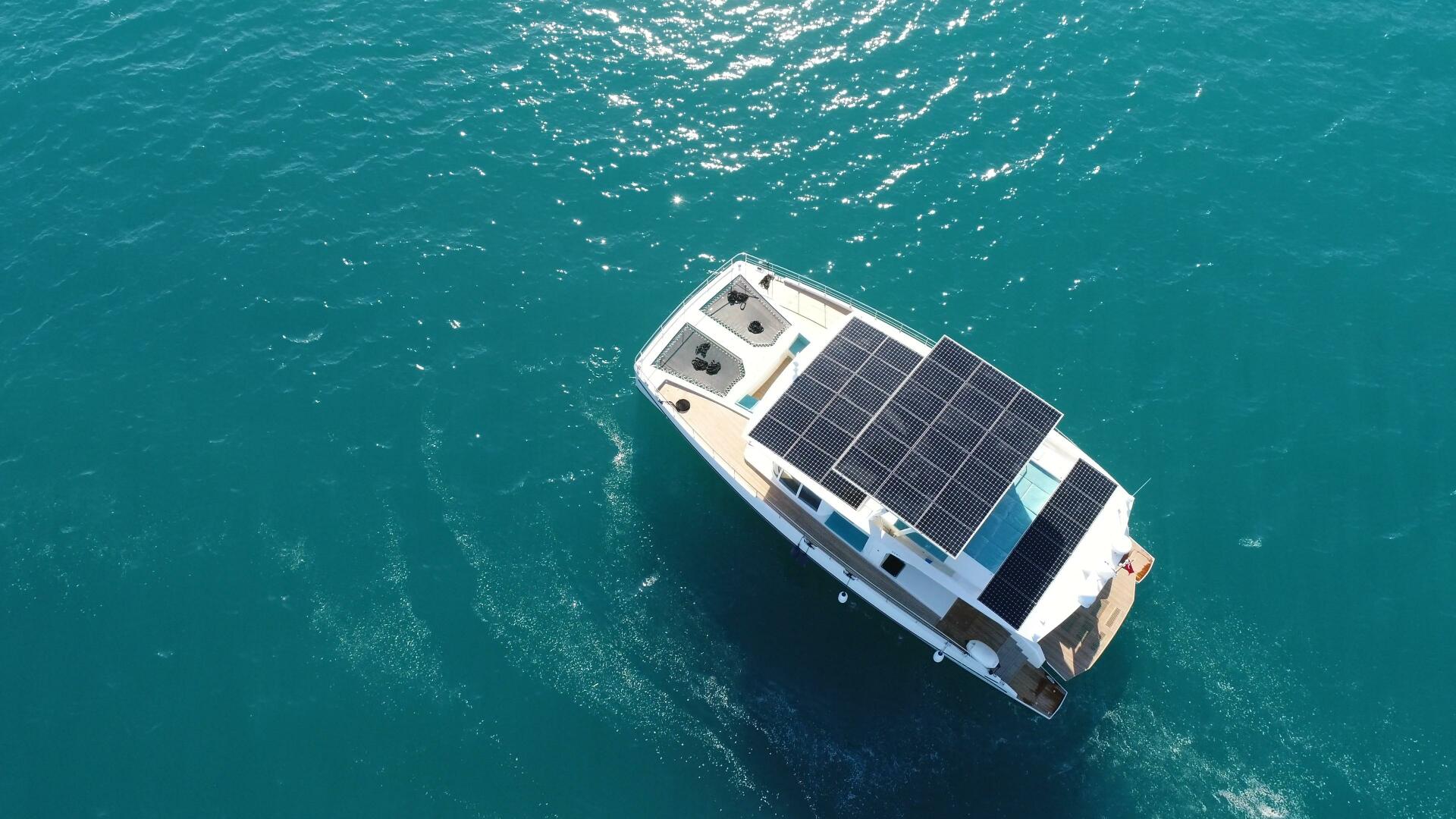 Slide: The Image of Serenity 64 Electric Hybrid 2019 - 4355142