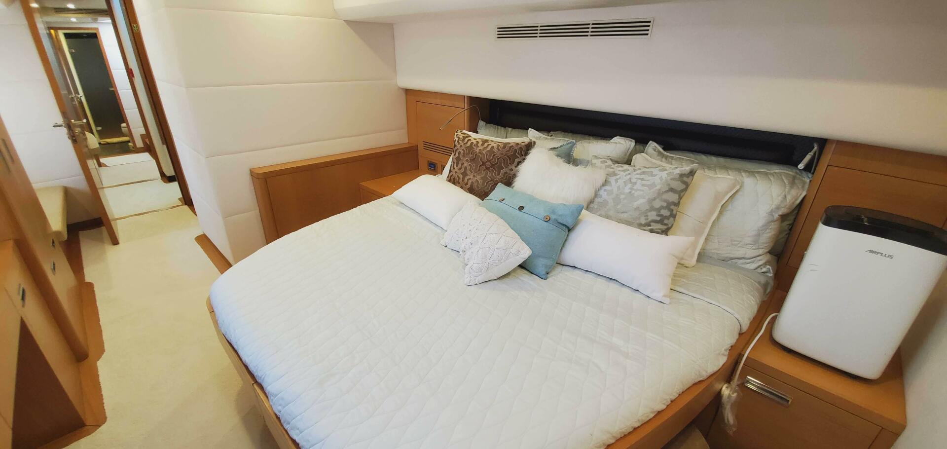 Slide: The Image of Serenity 64 Electric Hybrid 2019 - 4355256