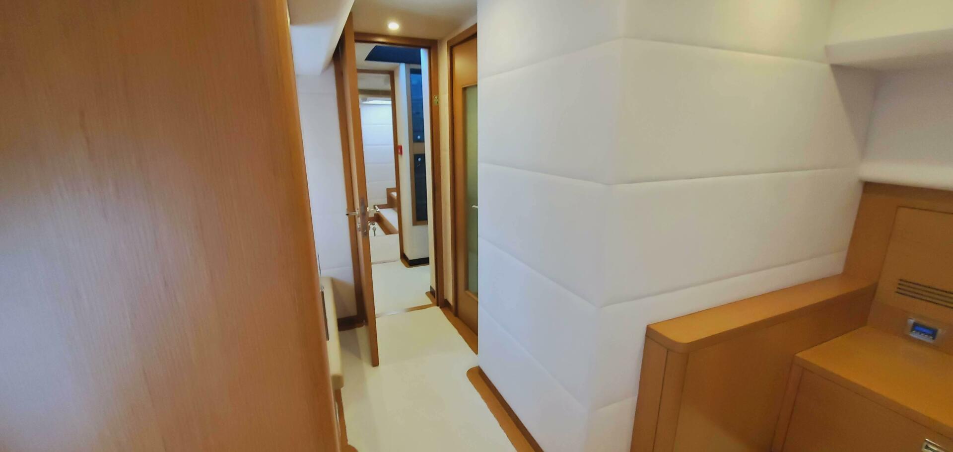 Slide: The Image of Serenity 64 Electric Hybrid 2019 - 4355258