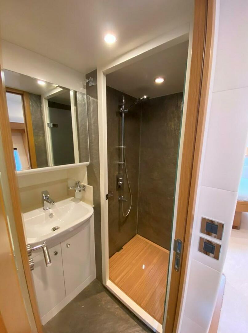 Slide: The Image of Serenity 64 Electric Hybrid 2019 - 4355260