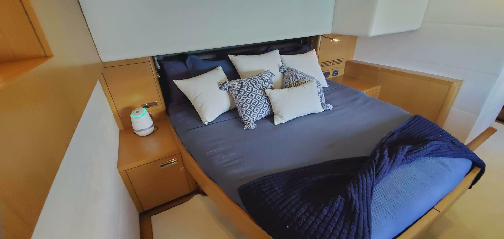 Slide: The Image of Serenity 64 Electric Hybrid 2019 - 4355262