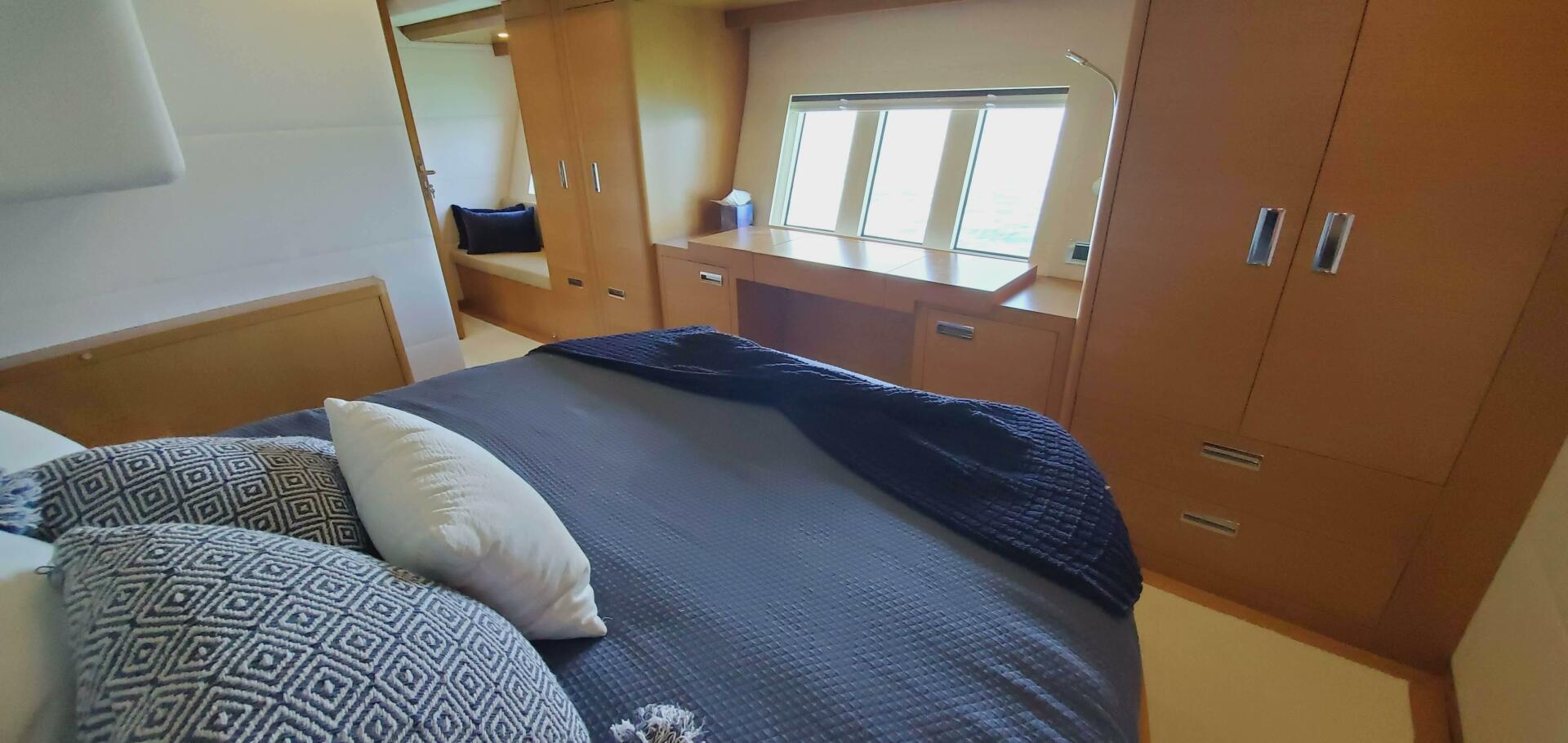 Slide: The Image of Serenity 64 Electric Hybrid 2019 - 4355263
