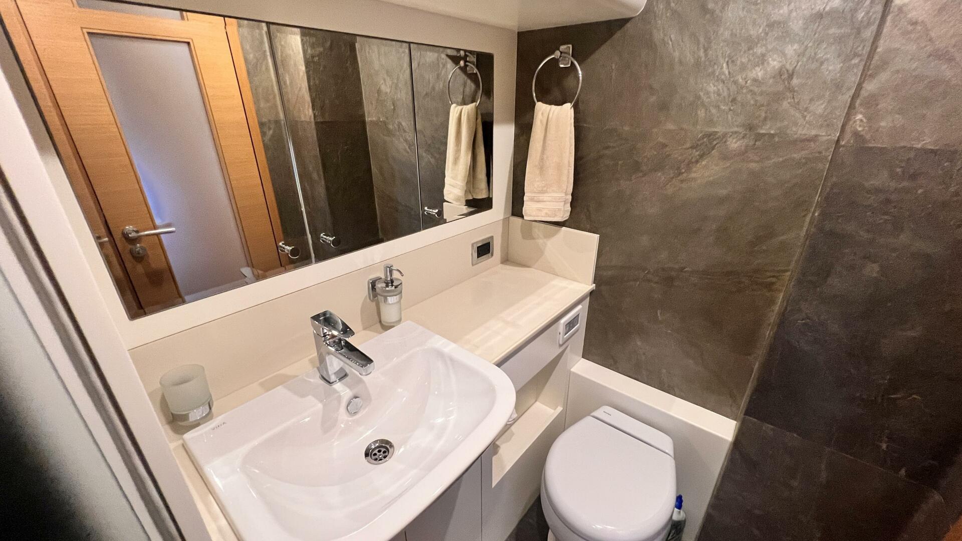 Slide: The Image of Serenity 64 Electric Hybrid 2019 - 4355267