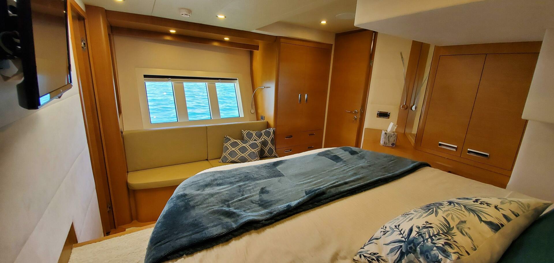 Slide: The Image of Serenity 64 Electric Hybrid 2019 - 4355273