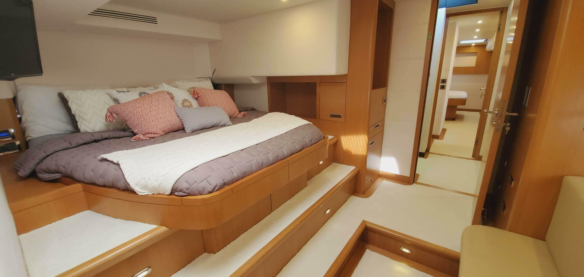 Slide: The Image of Serenity 64 Electric Hybrid 2019 - 4355280
