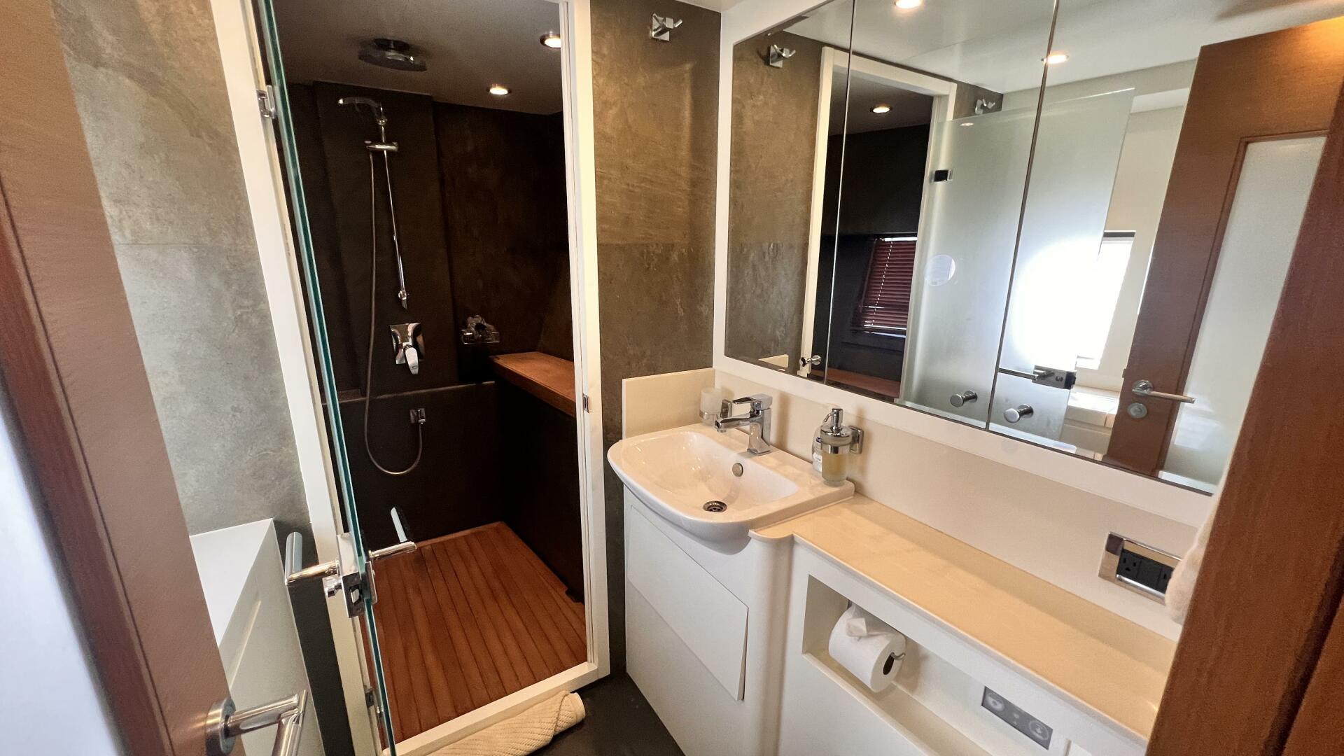 Slide: The Image of Serenity 64 Electric Hybrid 2019 - 4355282