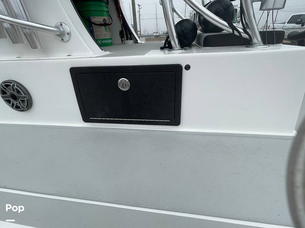 Slide: The Image of Raised Center Console With Storage - 15105403