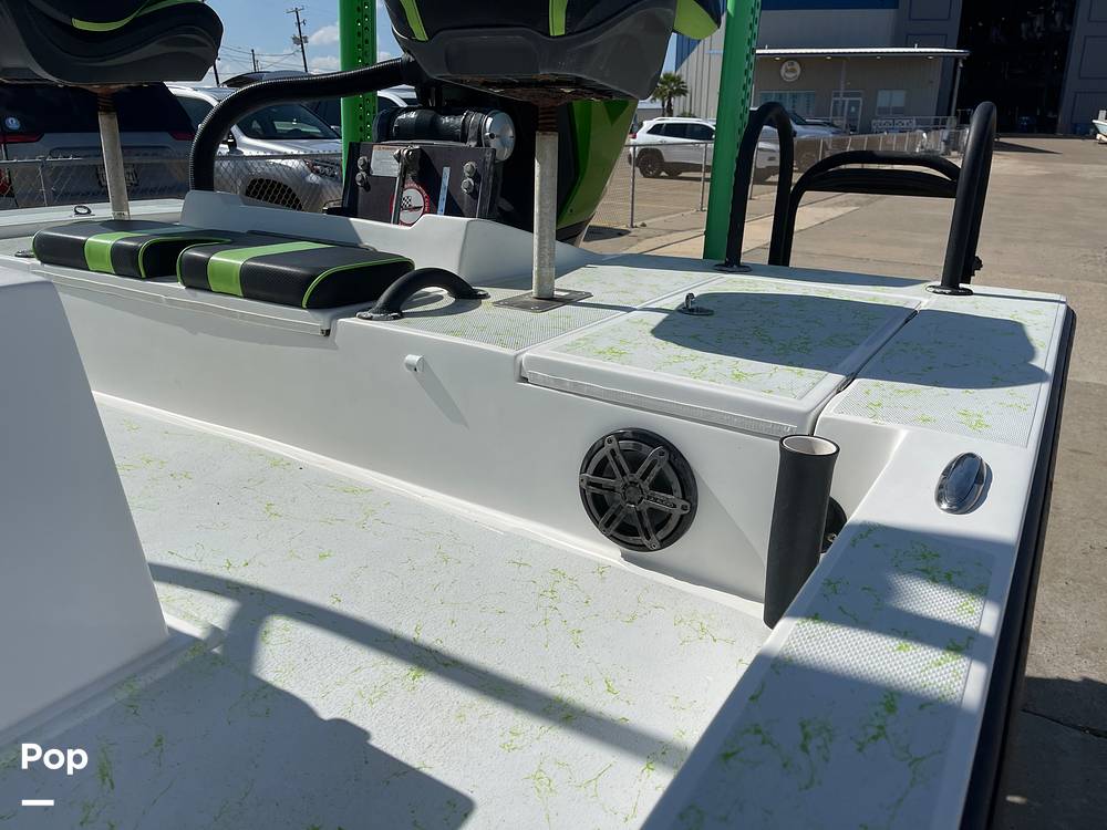 Slide: The Image of Passenger Seating/speaker/non-skid Deck - 14905877